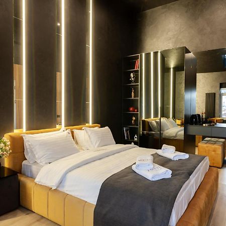 Aristo Jacuzzi Hotel Lviv Exterior photo