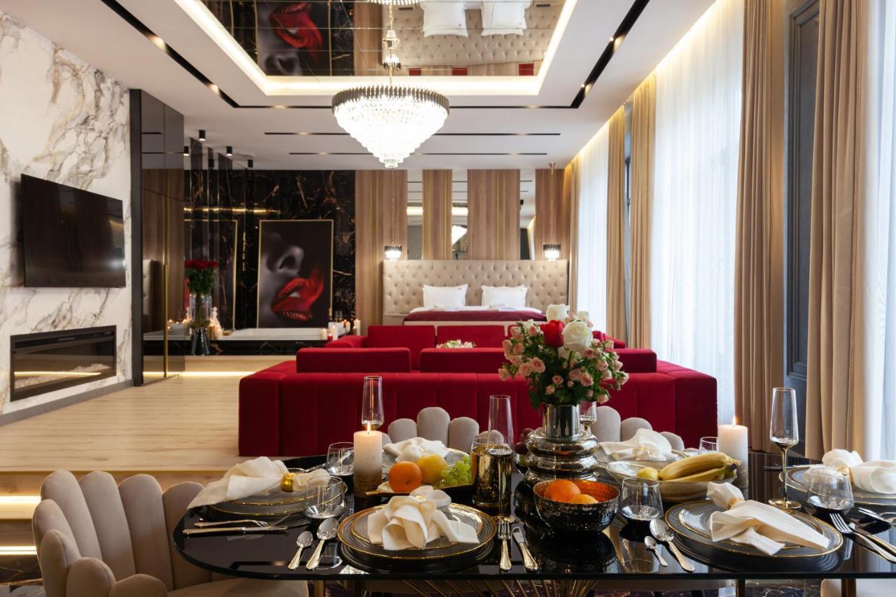 Aristo Jacuzzi Hotel Lviv Exterior photo