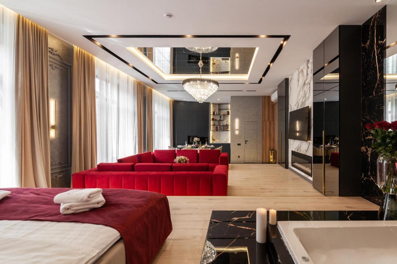Aristo Jacuzzi Hotel Lviv Exterior photo