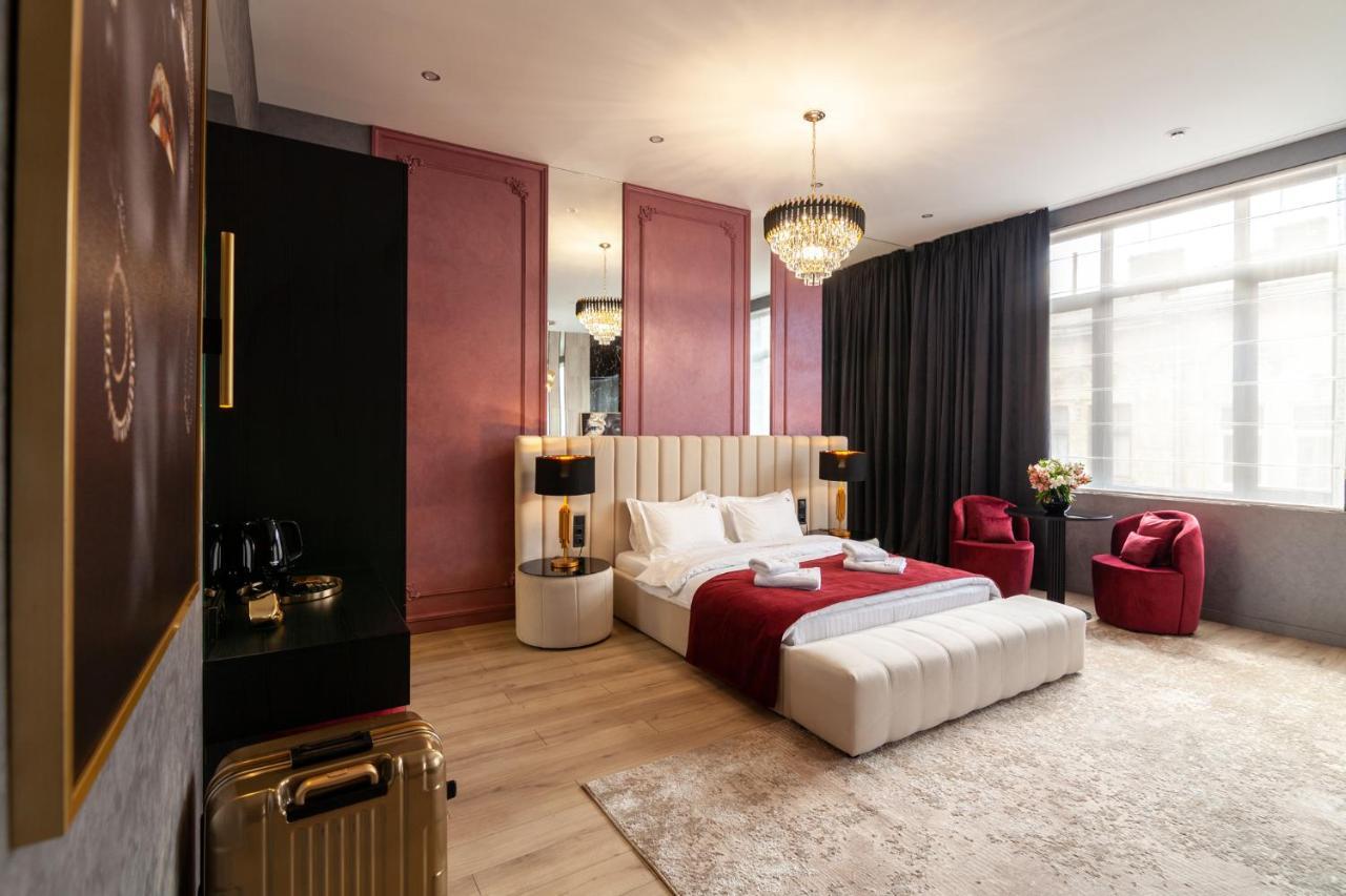Aristo Jacuzzi Hotel Lviv Exterior photo