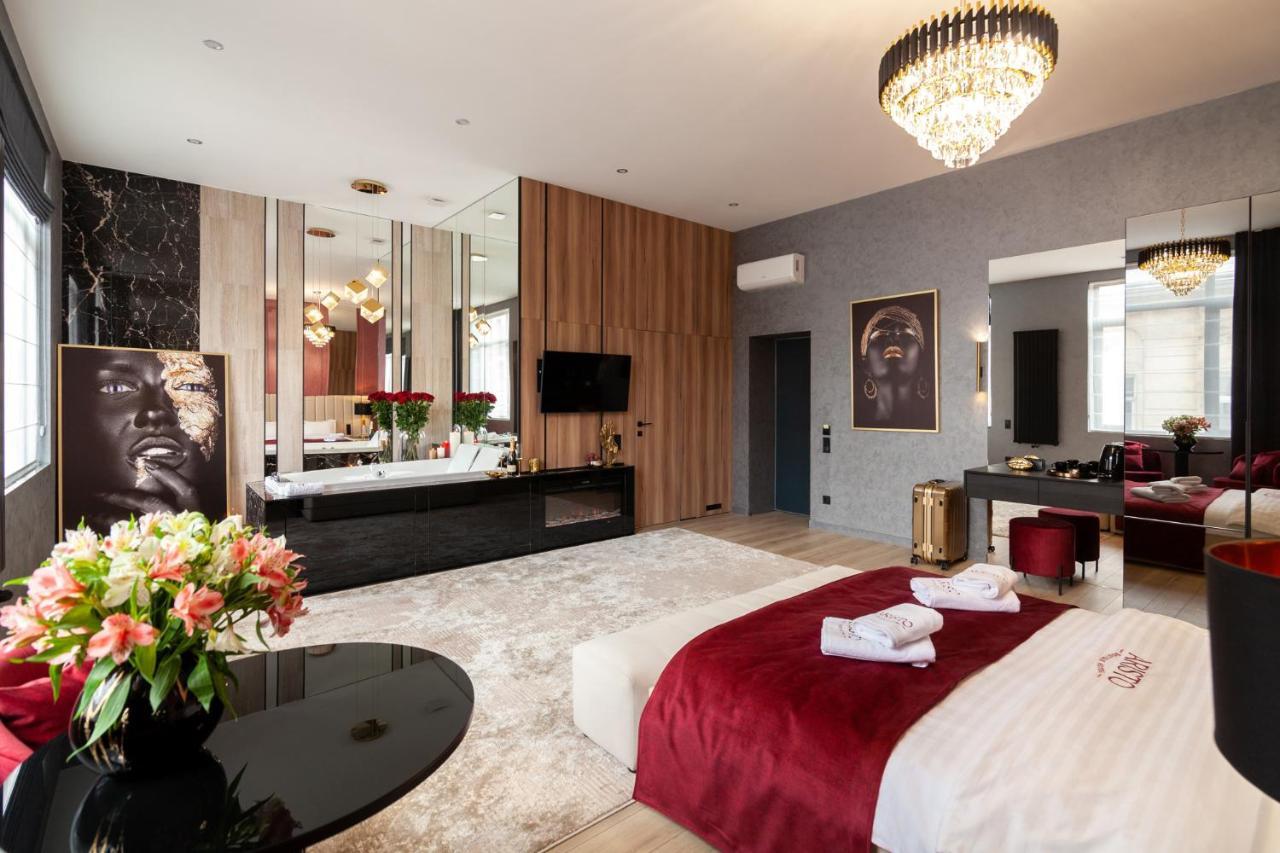 Aristo Jacuzzi Hotel Lviv Exterior photo