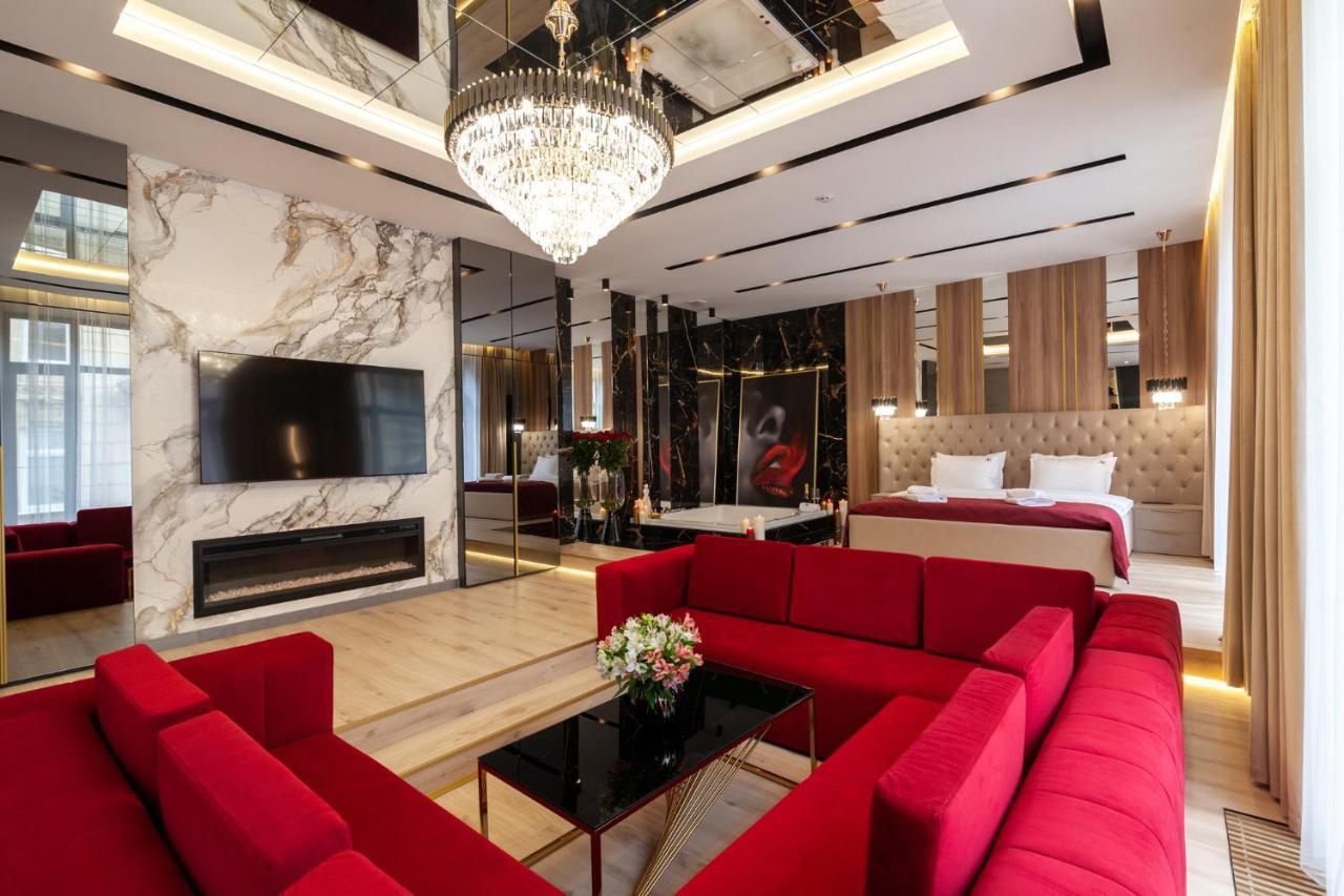 Aristo Jacuzzi Hotel Lviv Exterior photo