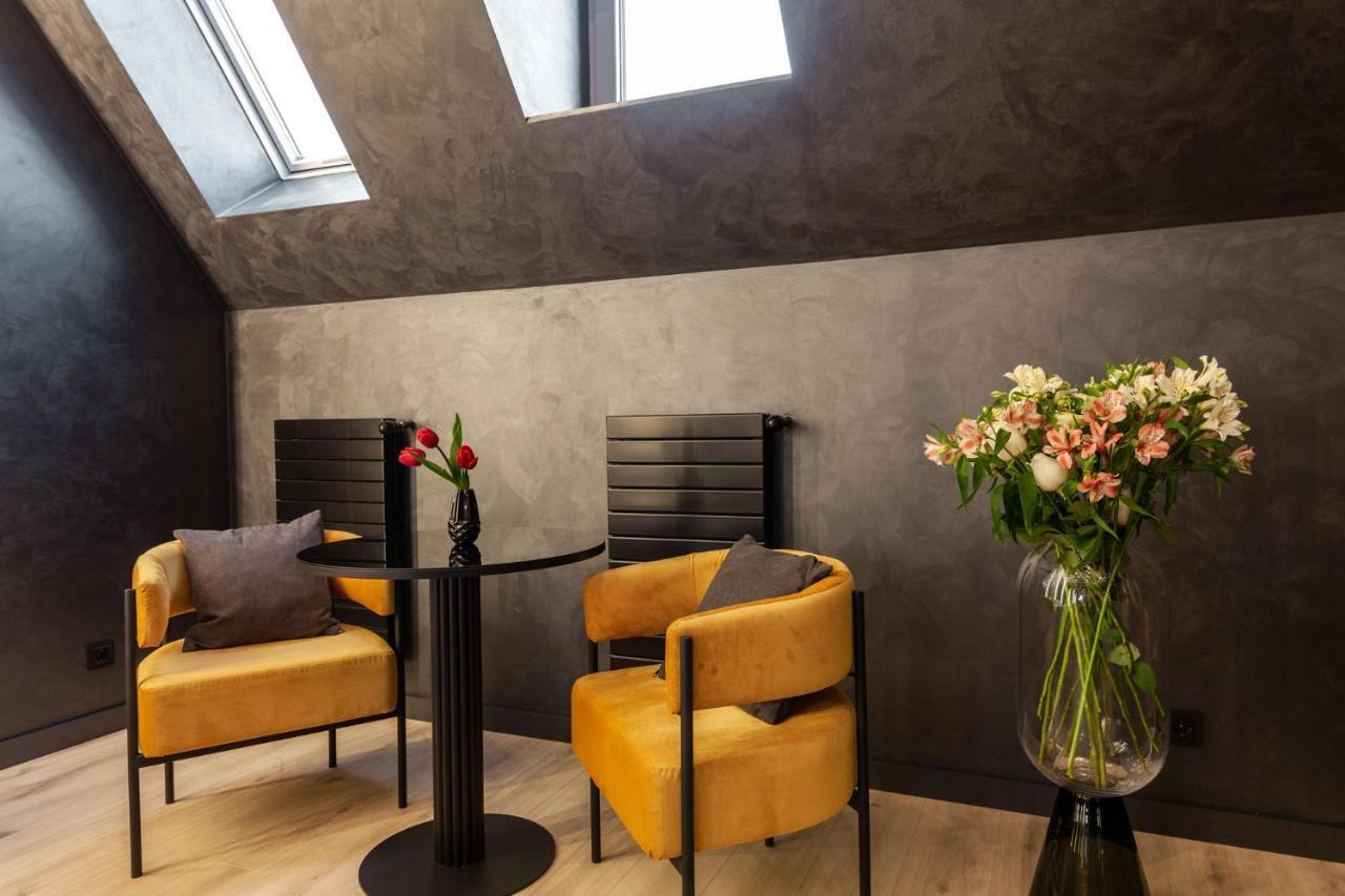 Aristo Jacuzzi Hotel Lviv Exterior photo